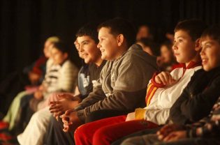 Kinderen weer onbeperkt welkom in de theaters