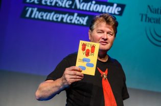 Don Duyns eerste schrijver Nationale Theatertekst