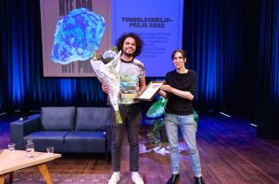 Wijdeven en De Jong winnen Toneelschrijfprijs
