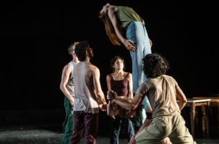 Medewerkers in sectoren dans en theater positief over hun werk